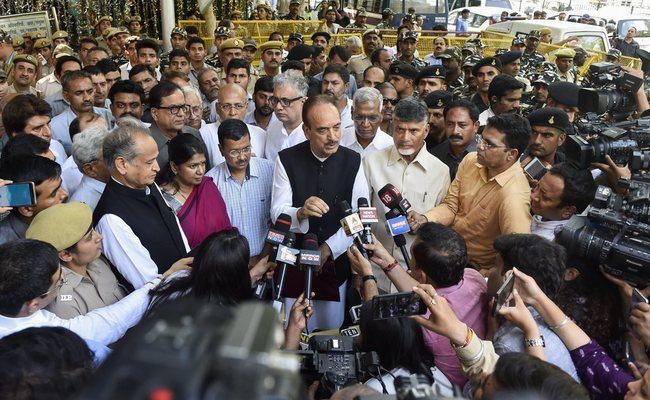 EVM में छेड़छाड़ की शिकायतों पर सियासी विवाद, पूर्व राष्ट्रपति प्रणब मुखर्जी ने जतायी चिंता