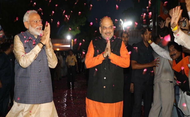 लोकसभा चुनाव परिणाम- मोदी की सुनामी के आगे कांग्रेस 23 राज्यों में लगभग साफ