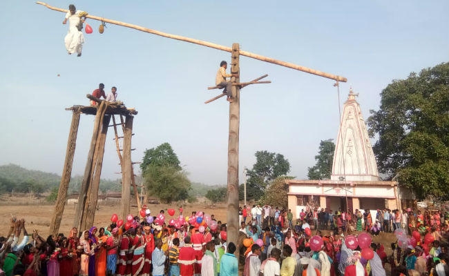 बड़कागांव : आंगो पंचायत में धूमधाम से मनाया गया मंडा पूजा