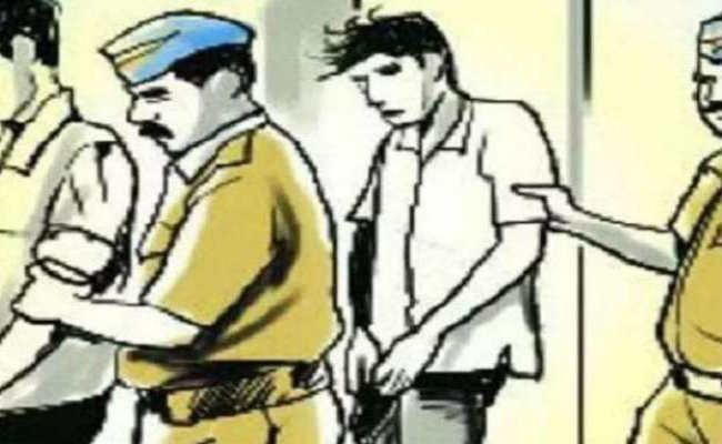 सौतेले भाई की हत्या में दो आरोपित गिरफ्तार