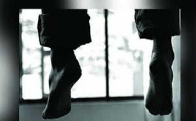 सरेराह छेड़ता था किशोर, परेशान किशोरी ने कर ली खुदकुशी