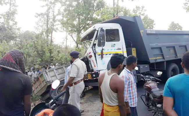 यूपी में हाईवे पर भीषण सड़क हादसा, ट्रक- ट्रैक्टर की भिड़ंत में छह की मौत, 30 घायल