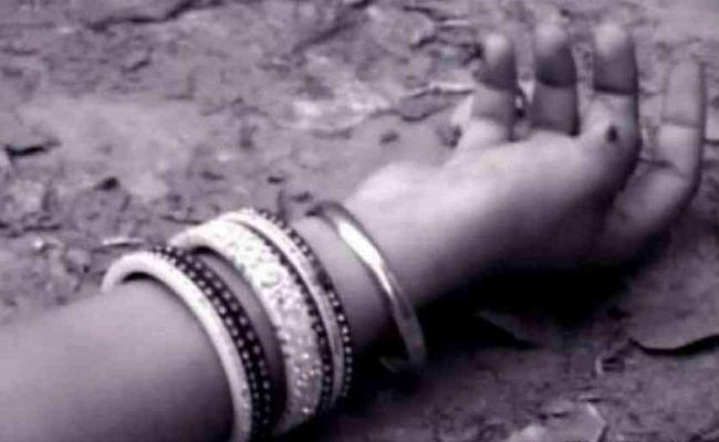 इलाज से असंतुष्ट मरीज ने डॉक्टर की पत्नी को दिनदहाड़े जान से मार डाला