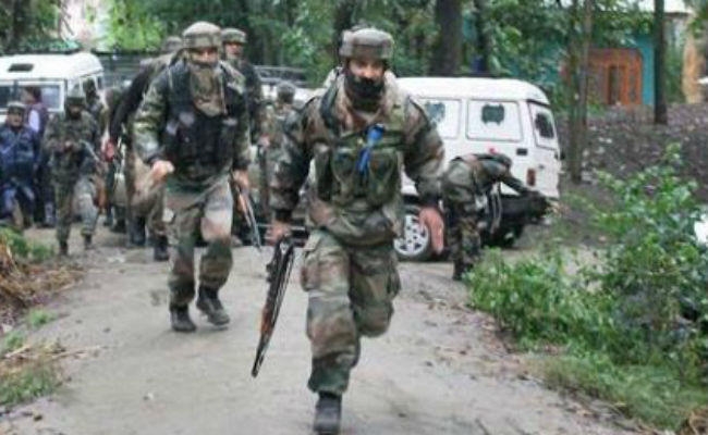 J&K : सुरक्षाबलों को मिली बड़ी सफलता, पुलवामा में चार आतंकी ढेर, हथियार लेकर फरार दो SPO का भी सफाया