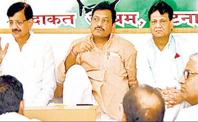 पटना : कांग्रेस की बैठक में फूटा तेजस्वी, मुकेश और उपेंद्र कुशवाहा के खिलाफ गुस्सा