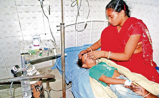मुजफ्फरपुर : चमकी बुखार से हो रही बच्चों की मौत, विभिन्न राजनीतिक दलों ने सरकार को घेरा