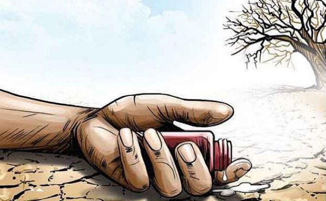 परेशान किसान ने मंत्रियों की मौजूदगी में खाया जहरीला पदार्थ, पुलिस ने पकड़ा