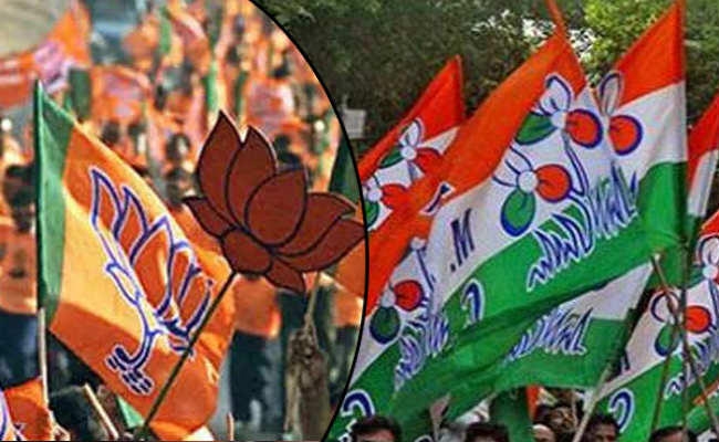भाजपा- तृणमूल में संघर्ष, तीन टोटो फूंके, दो घरों को जलाया