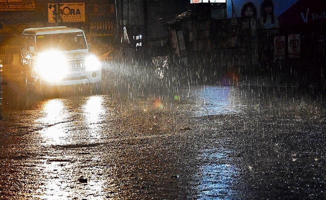 दिल्ली : 41 डिग्री पर पारा, बारिश की लुकाछिपी का खेल जारी