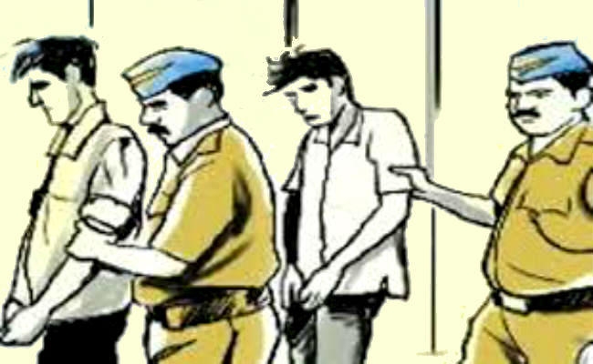 औरंगाबाद : रिवाल्वर के साथ सोशल मीडिया पर पोस्ट करना पड़ा महंगा, तीन युवक गिरफ्तार