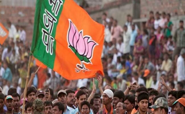 कट मनी का पैसा वापस करने को लेकर बाराबनी में भाजपा का प्रदर्शन