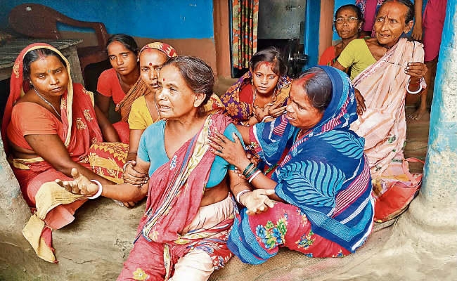 पुणे हादसा : बोले मृत मजदूरों के परिजन, गांव में मिलता काम, तो नहीं छिनती खुशी