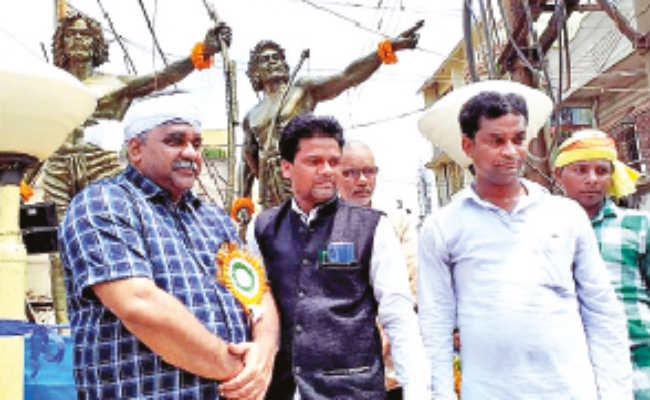 मेयर ने सिद्धू, कान्हू की मूर्ति का किया अनावरण