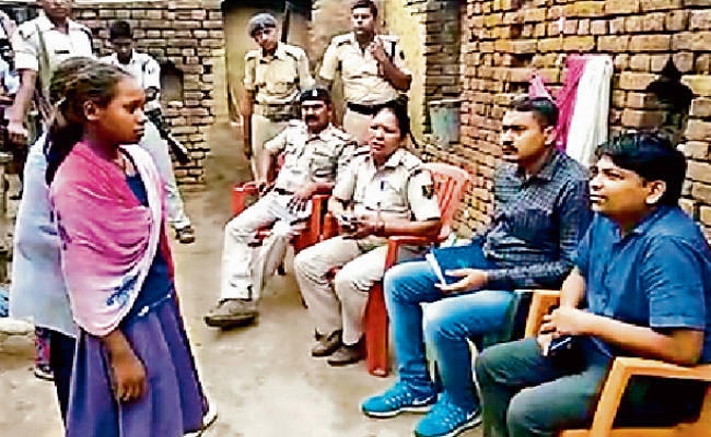 कस्तूरबा विद्यालय से छह छात्राएं फरार, छात्राओं ने कहा- रात में आते थे मुखिया