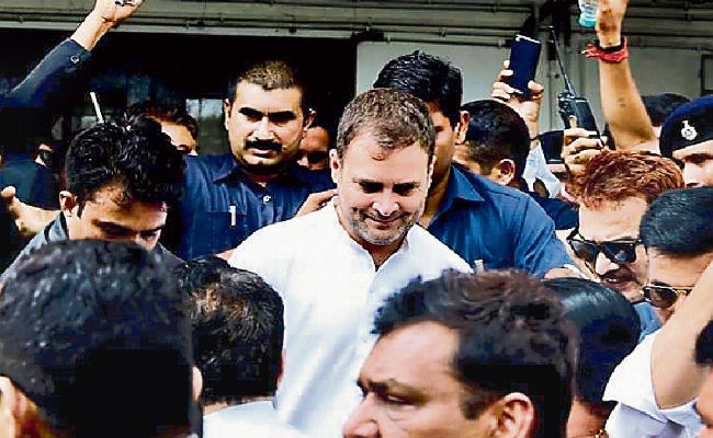पटना : कोर्ट में पेश हुए राहुल गांधी, मिली जमानत