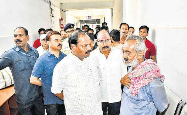 देवघर : अस्पताल की लचर व्यवस्था देख बिफरे मुख्यमंत्री, डीएस को लगायी फटकार