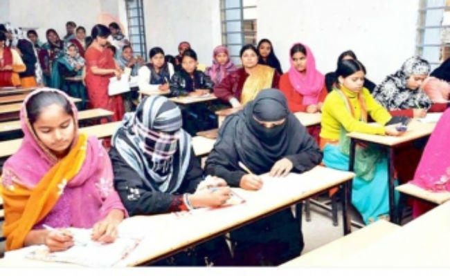 UP News: यूपी के मदरसों में होगी अंग्रेजी की पढ़ाई, स्मार्ट क्लास और ई-लैब के जरिए कायाकल्प की तैयारी