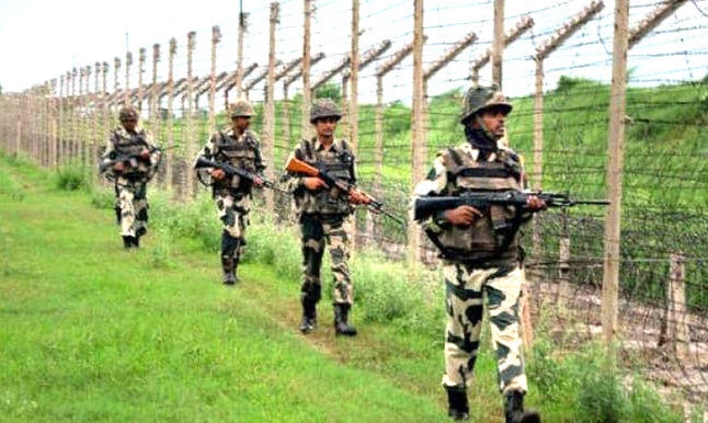 पाकिस्तान ने दूसरे दिन भी तोड़ा सीजफायर, रिहाइशी इलाकों और सेना की पोस्ट को बनाया निशाना