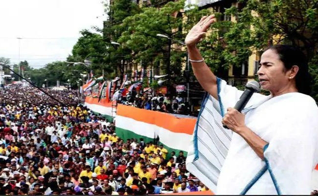 सिर्फ चुनाव के समय नहीं दिखते हर समय साथ रहते हैं : ममता