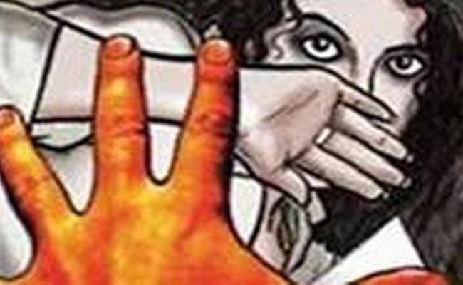 नाबालिग के साथ अधेड़ ने किया दुष्कर्म, गांव में तनाव