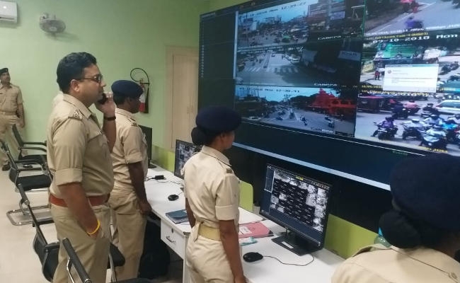 गोरखनाथ मंदिर में आतंकवादी घुसने की सूचना से मचा हड़कंप, पुलिस कंट्रोल रूम को फोन से मिली जानकारी…