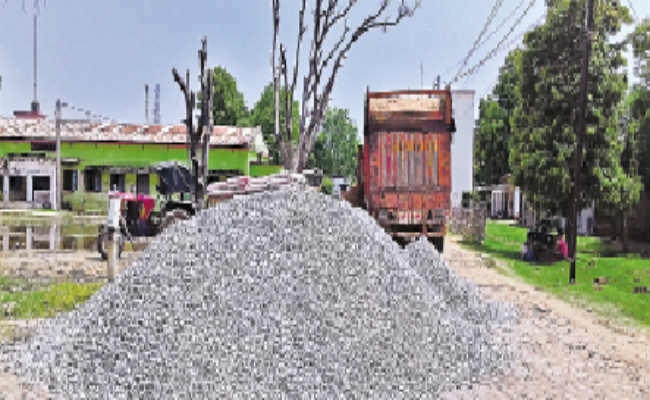 प्रखंड मुख्यालय में बनी सड़क, तो होगा आंदोलन