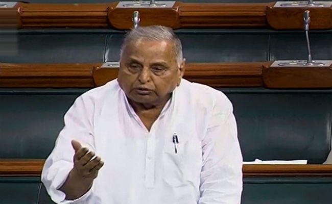 लोकसभा में बोले मुलायम – कृषि को छोड़ सारे धंधे फायदेमंद, 65% किसान गरीबी रेखा से नीचे