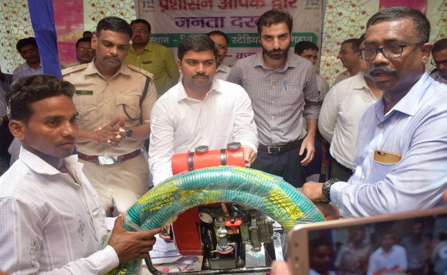 कुचाई में जनता दरबार का आयोजन, डीसी ने मौके पर किया लोगों की समस्याओं का निपटारा