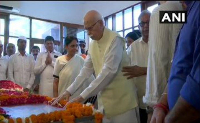 शीला दीक्षित को कांग्रेस मुख्यालय में दी गई श्रद्धांजलि