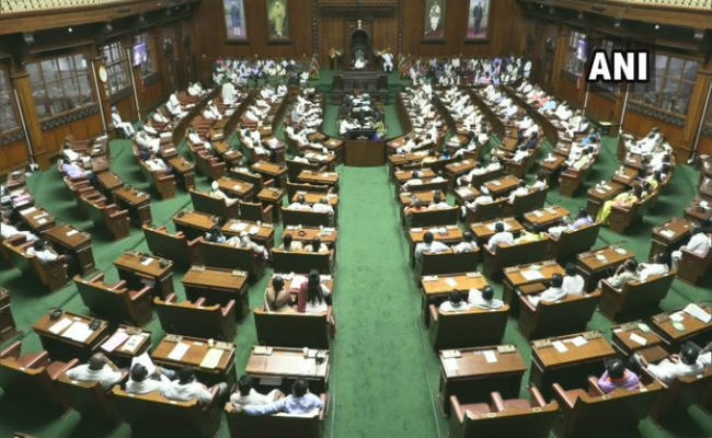 कर्नाटक ”संकट”: सुप्रीम कोर्ट में फिर टली सुनवाई, स्पीकर से बागी विधायकों ने 4 हफ्ते का मांगा समय
