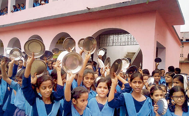 पटना : बच्चे करते रहे मिडडे मील का इंतजार