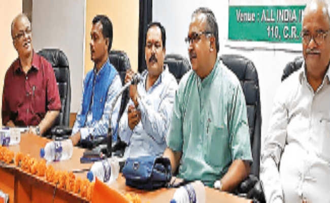 भाजपा समर्थित सरकारी कर्मचारियों ने दिखायी अपनी ताकत, कोलकाता में किया पहला सम्मेलन