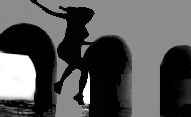 प्रेम प्रसंग में नाबालिग लड़की से मंदिर में रचायी शादी, गर्भवती होने पर गर्भपात करा नहर में फेंका, उसके बाद…