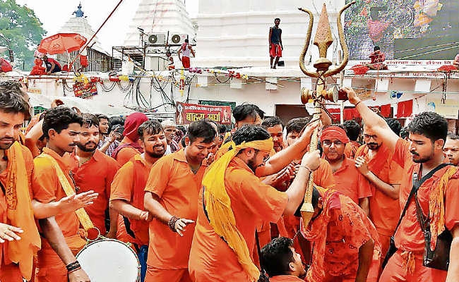 देवघर : बाबा की आय पौने चार करोड़ पार