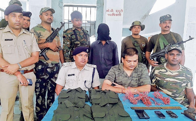 नवादा में नक्सलियों की बड़ी साजिश नाकाम, चार केन बम, इंसास की 43 गोलियां एक कट्टा और 79 डेटोनेटर बरामद