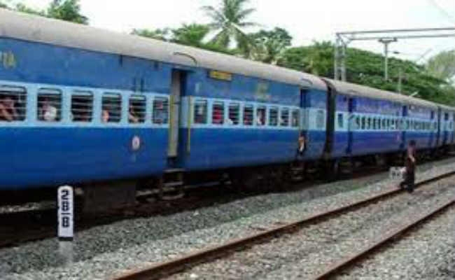 दानापुर इंटरसिटी का बख्तियारपुर में इंजन फेल, दो घंटे खड़ी रही ट्रेन