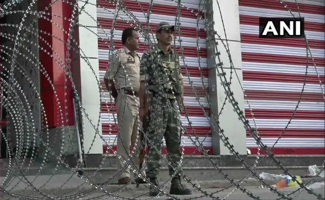 अनुच्छेद 370 हटाए जाने के बाद पूरे जम्मू-कश्मीर में है शांति का माहौल, लोग अपने जरूरी कामों में जुटे