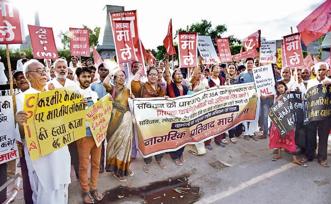 मोदी सरकार के खिलाफ सड़क पर उतरा वाम दल, अनुच्छेद 370 हटाने के बाद जारी अलर्ट, 16 तक पुलिसकर्मियों की छुट्टियां रद्द