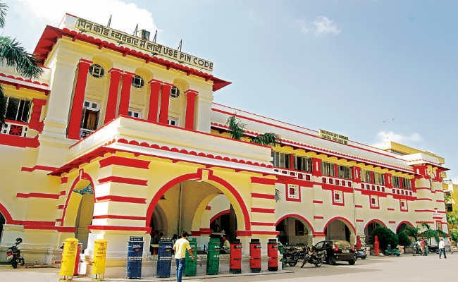 घाेटाले में एक और डाक सहायक निलंबित, अब तक पांच कर्मचारी हो चुके हैं निलंबित, कई और पर भी गिर सकती है गाज