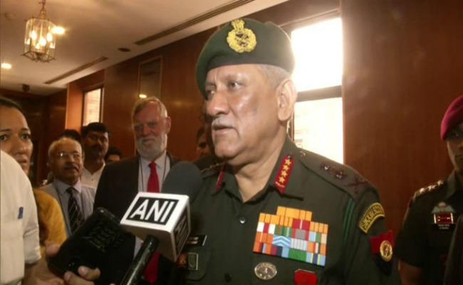 पाकिस्तान की धमकियों पर बोले सेना प्रमुख- LOC पर की कोई हरकत तो सिखाएंगे सबक