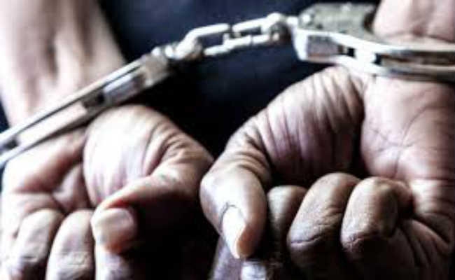 अवैध मटका लॉटरी के खिलाफ पुलिस ने की छापेमारी, तीन लोग गिरफ्तार