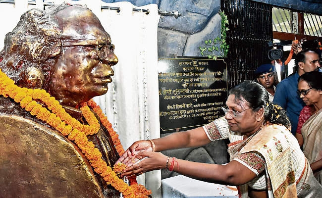 रांची :आदिवासी संस्कृति बचाना जरूरी : राज्यपाल