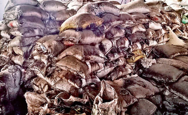 देवघर : गोदाम में सड़ गयी 450 क्विंटल चीनी