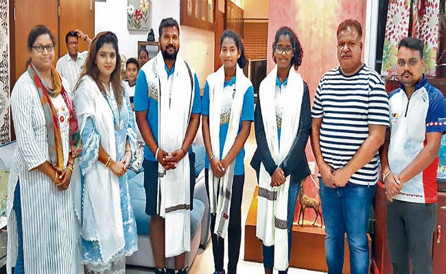 विश्व कैडेट आर्चरी चैंपियनशिप में गोल्ड जीतकर झारखंड लौटी कोमोलिका