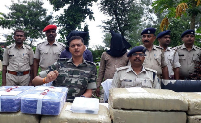 सिमडेगा : पुलिस ने 20 लाख के गांजा के साथ दो तस्करों को किया गिरफ्तार