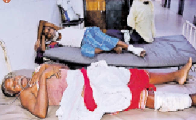 मगध मेडिकल अस्पताल में डॉक्टरों ने मरीज के हाइड्रोसील की जगह कर दिया पैर का ऑपरेशन