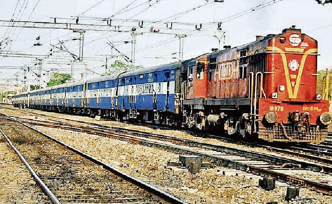दुर्गापूजा व दीपावली में घर आना होगा मुश्किल, ट्रेनों में कन्फर्म टिकट खत्म, कल तीन जोड़ी ट्रेनें रहेंगी रद्द
