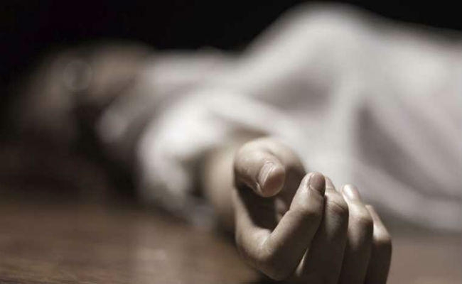 जहरीली गैस ने ली पिता-पुत्र की जान, दो की हालत गंभीर
