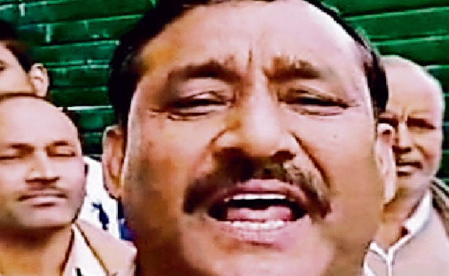 सेक्स रैकेट कांड : राजद विधायक के खिलाफ वारंट जारी, देर रात पैतृक घर पर छापेमारी
