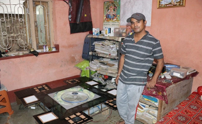बड़ी मशीनें बनाने का बड़ा सपना देखता छोटे शहर का युवा इंजीनियर
